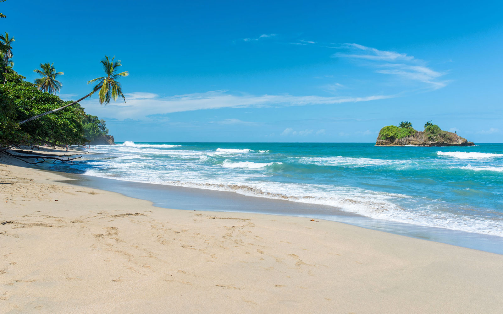 From the Caribbean to the Pacific: Punta Cocles, Arenal Volcano and Playa Tamarindo